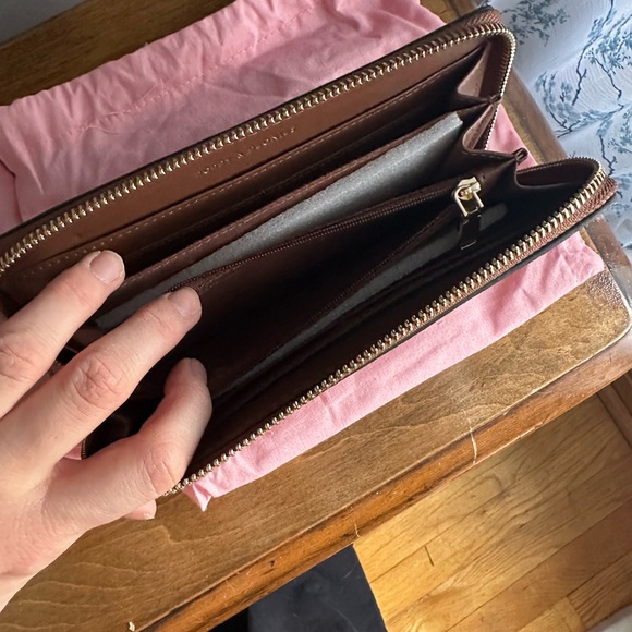 Poppy & Peonies Chestnut Essential Wallet - Picture 7 of 8